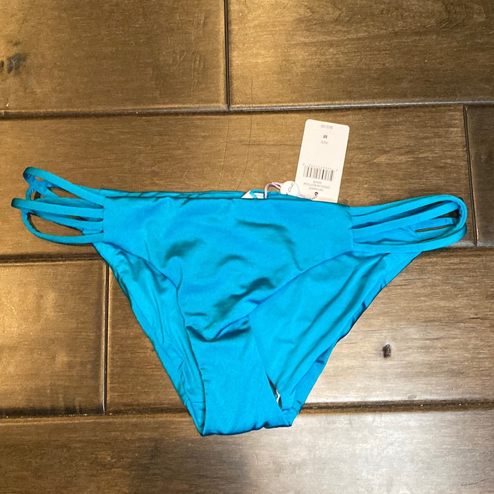 A. Che Bikini Bottoms